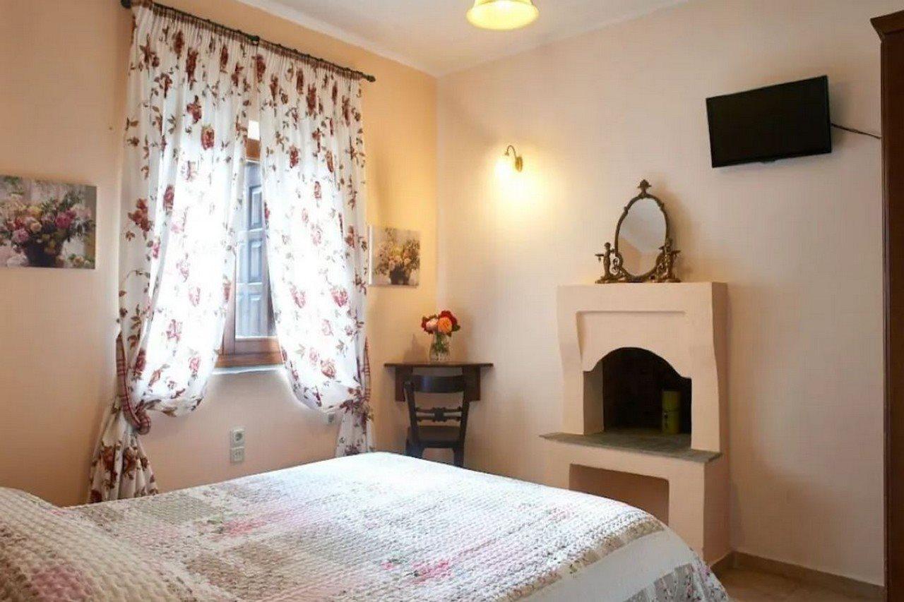 Triantafillies Guesthouse Portaria  Bagian luar foto