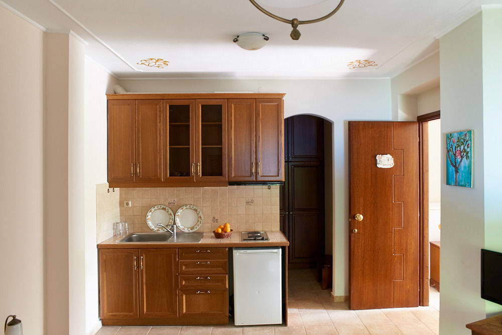 Triantafillies Guesthouse Portaria  Bagian luar foto