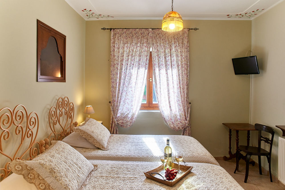 Triantafillies Guesthouse Portaria  Bagian luar foto