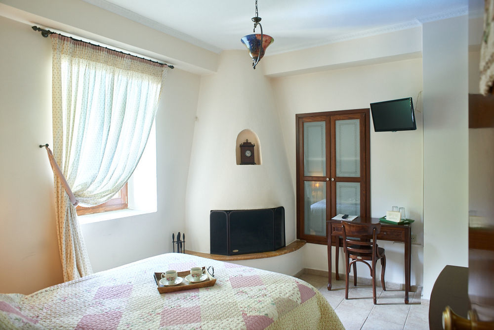 Triantafillies Guesthouse Portaria  Bagian luar foto