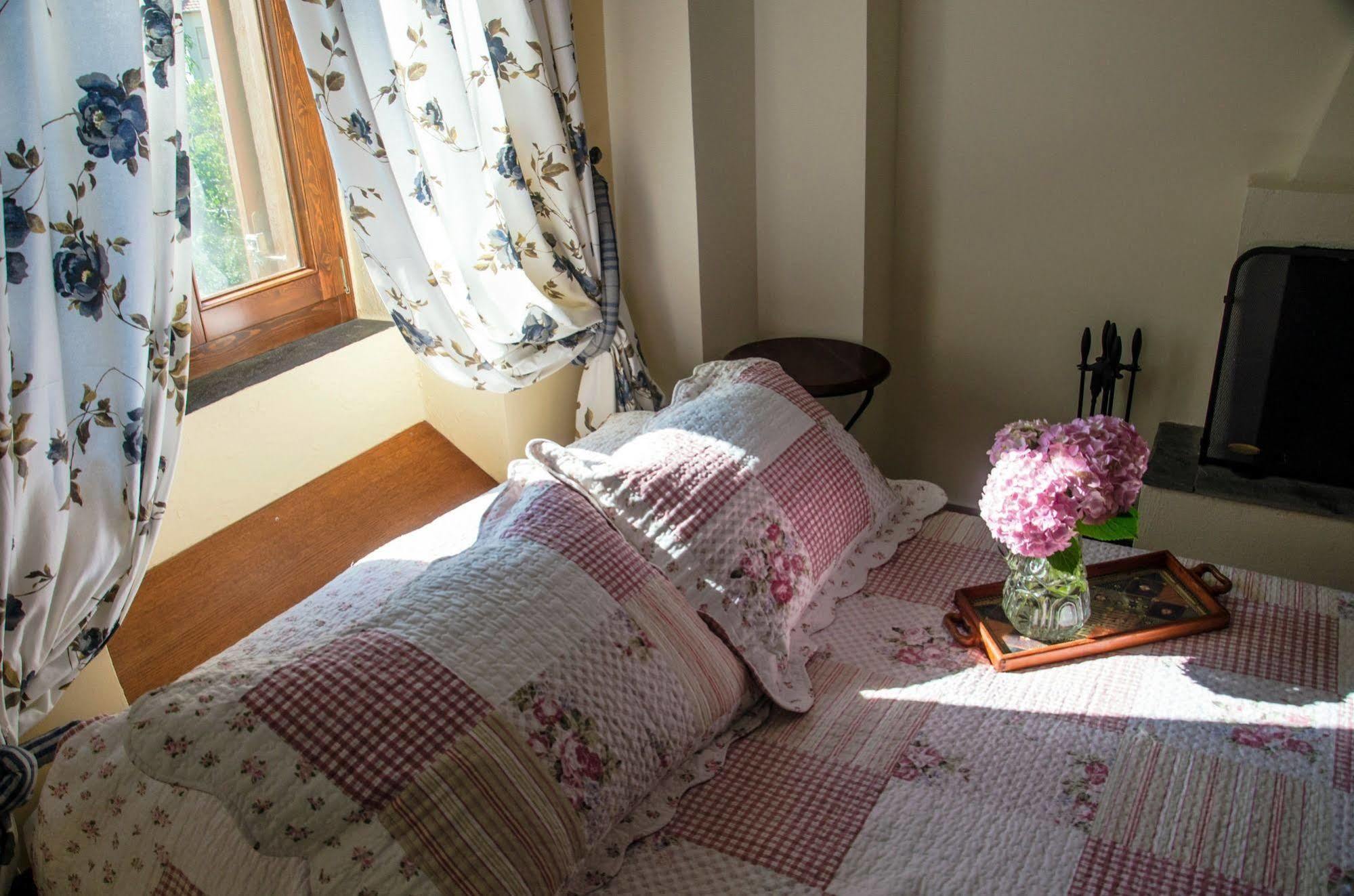 Triantafillies Guesthouse Portaria  Bagian luar foto