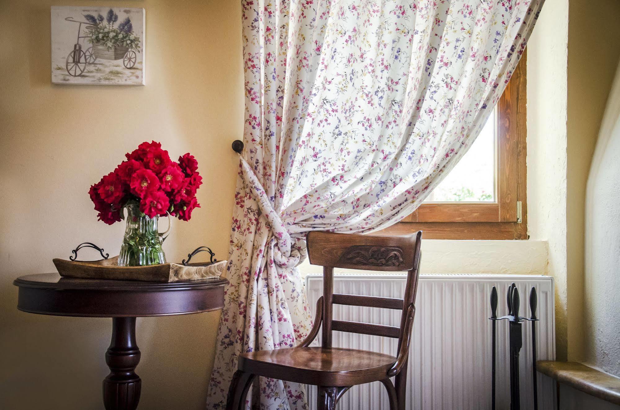 Triantafillies Guesthouse Portaria  Bagian luar foto
