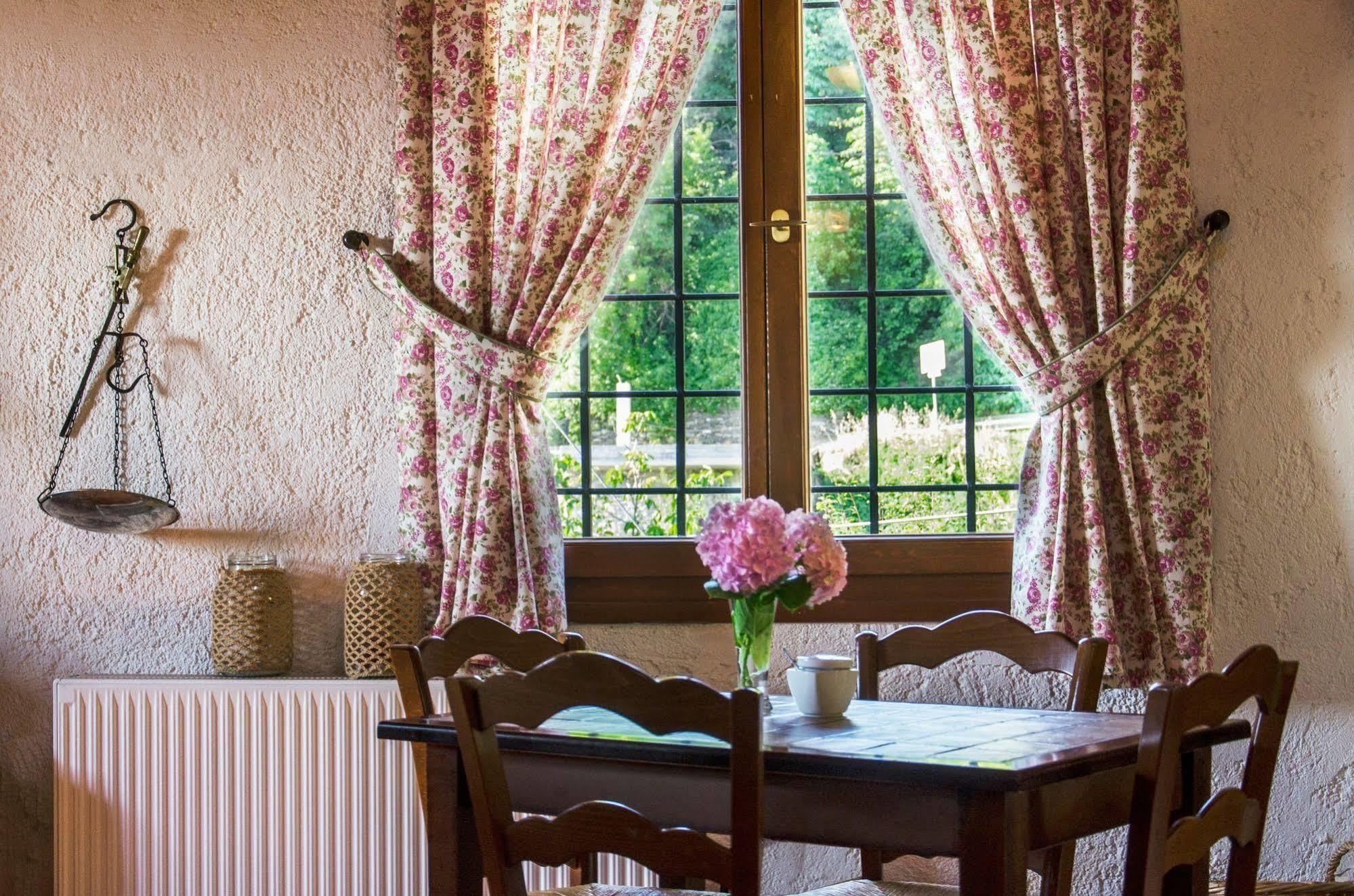 Triantafillies Guesthouse Portaria  Bagian luar foto