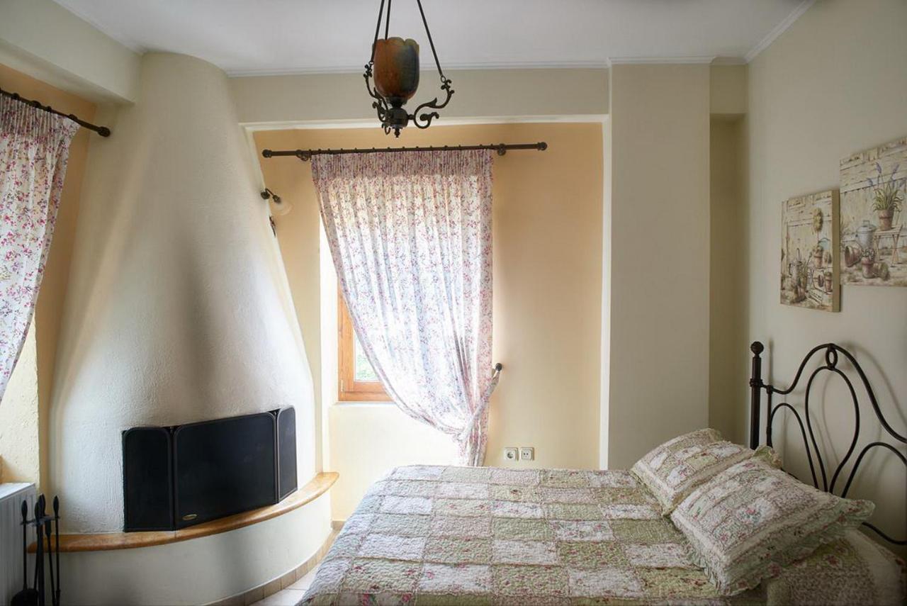 Triantafillies Guesthouse Portaria  Bagian luar foto