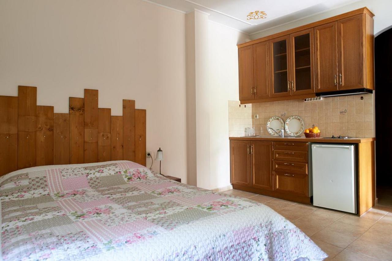 Triantafillies Guesthouse Portaria  Bagian luar foto