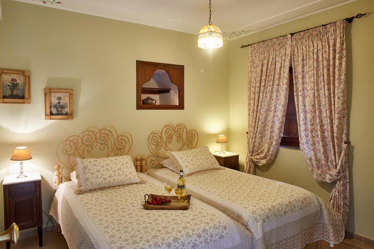 Triantafillies Guesthouse Portaria  Bagian luar foto