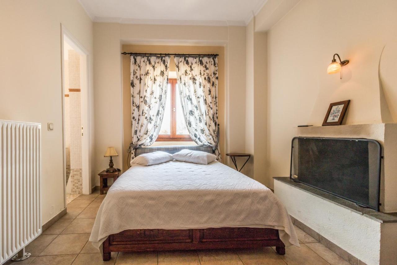 Triantafillies Guesthouse Portaria  Bagian luar foto