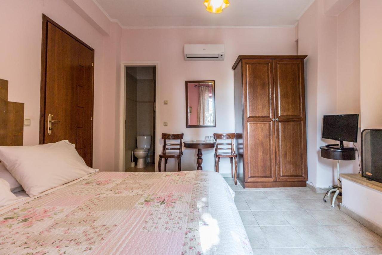 Triantafillies Guesthouse Portaria  Bagian luar foto