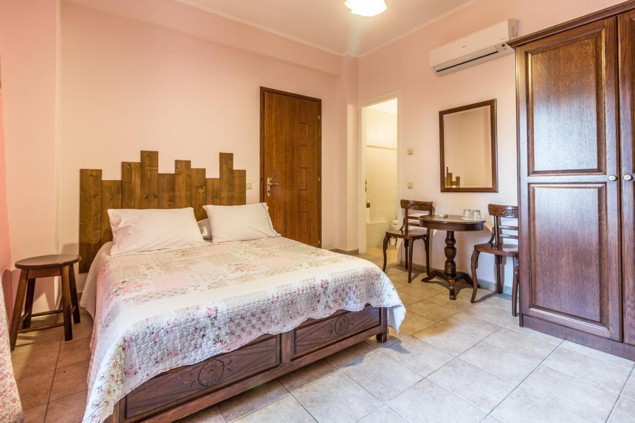 Triantafillies Guesthouse Portaria  Bagian luar foto