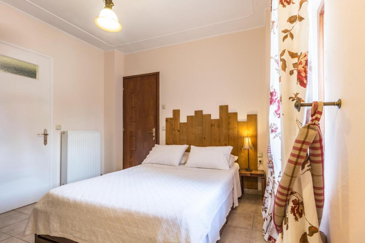 Triantafillies Guesthouse Portaria  Bagian luar foto