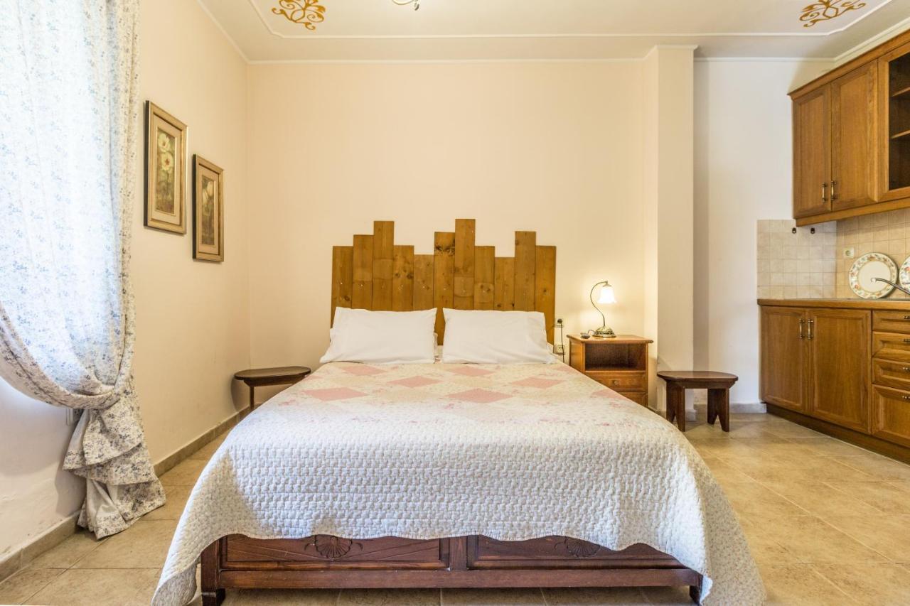 Triantafillies Guesthouse Portaria  Bagian luar foto