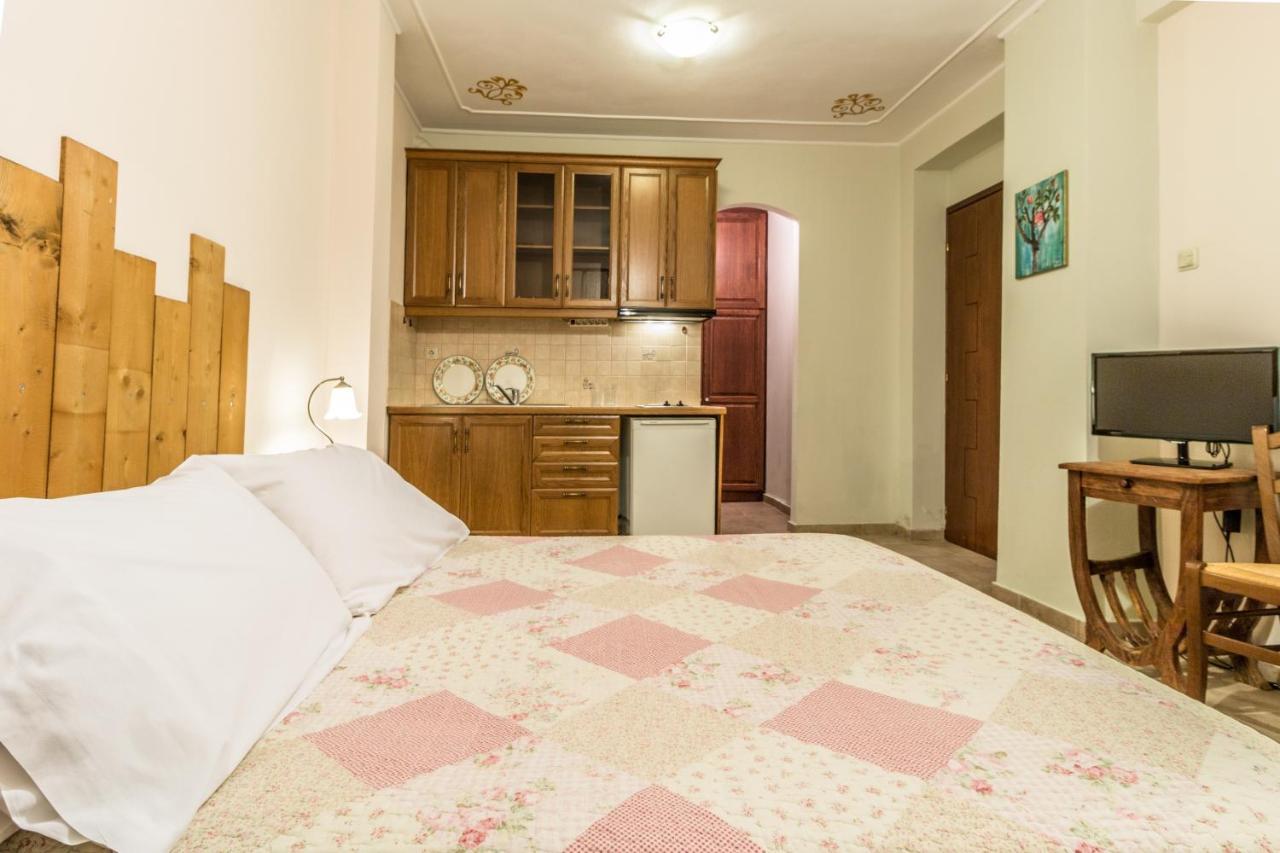 Triantafillies Guesthouse Portaria  Bagian luar foto