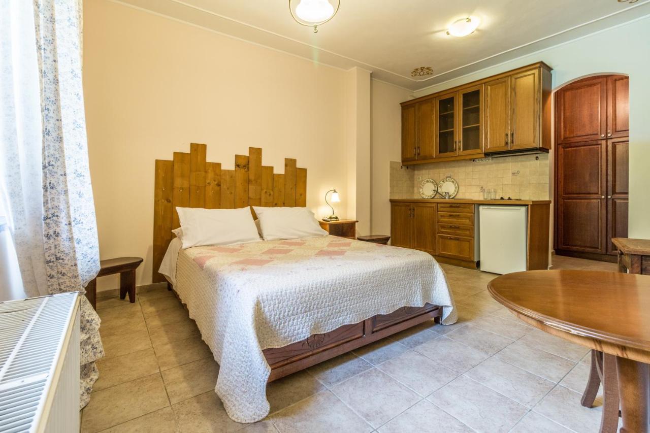 Triantafillies Guesthouse Portaria  Bagian luar foto